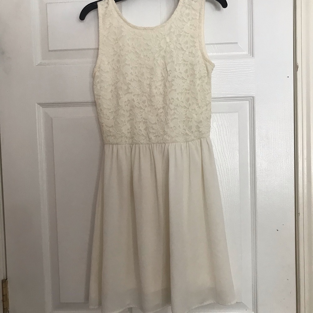Cute white Windsor Dress